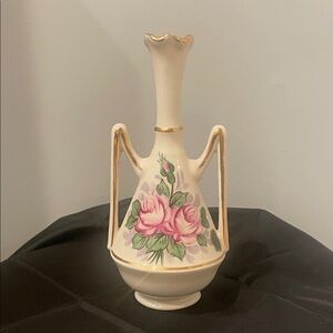 Elegant Floral Vase with Gold Accents